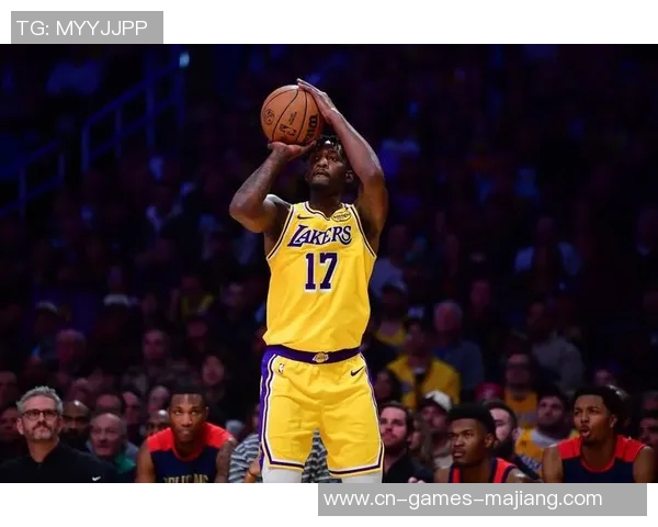 特雷墨菲半场表现抢眼11投6中斩获15分1篮板3抢断展现实力 特雷墨菲半场表现抢眼11投6中斩获15分1篮板3抢断展现实力