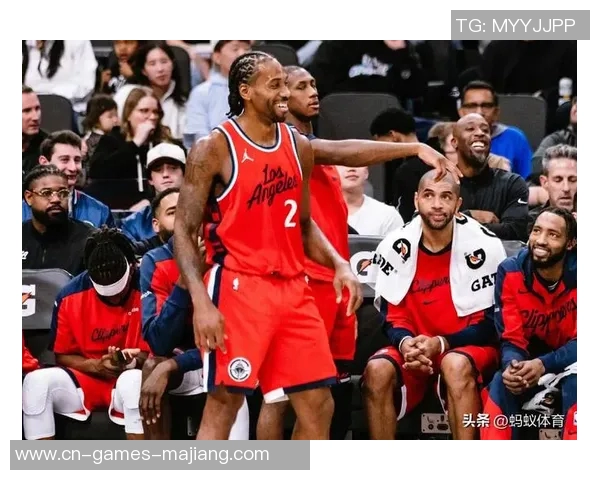 克莱空切未能命中半空篮引发争议疑似遭对手推搡不满摊手抗议